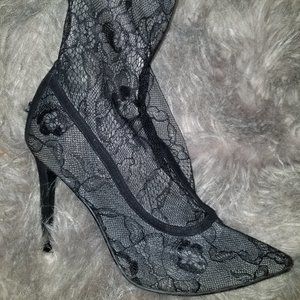 KENDALL - KYLIE Womens Alanna 3, Fabric Pointed Toe, Black/Black,